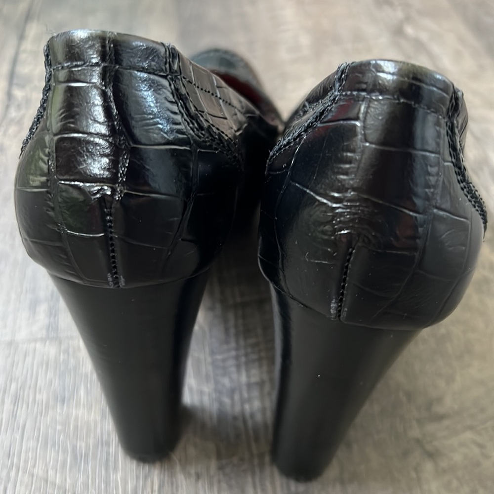 Shoes - Picture 2 of 5